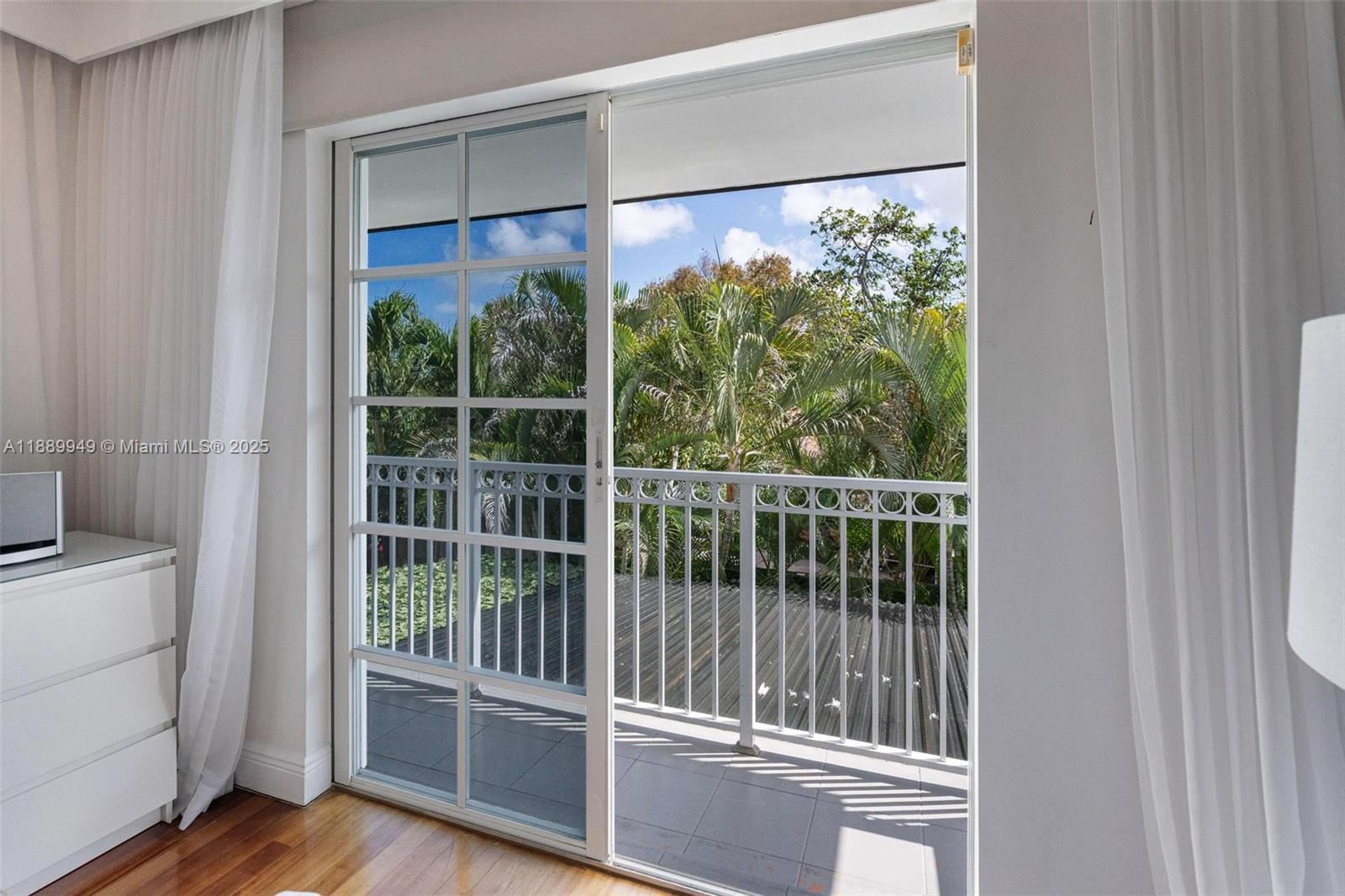 2752 SW 11th St, Miami