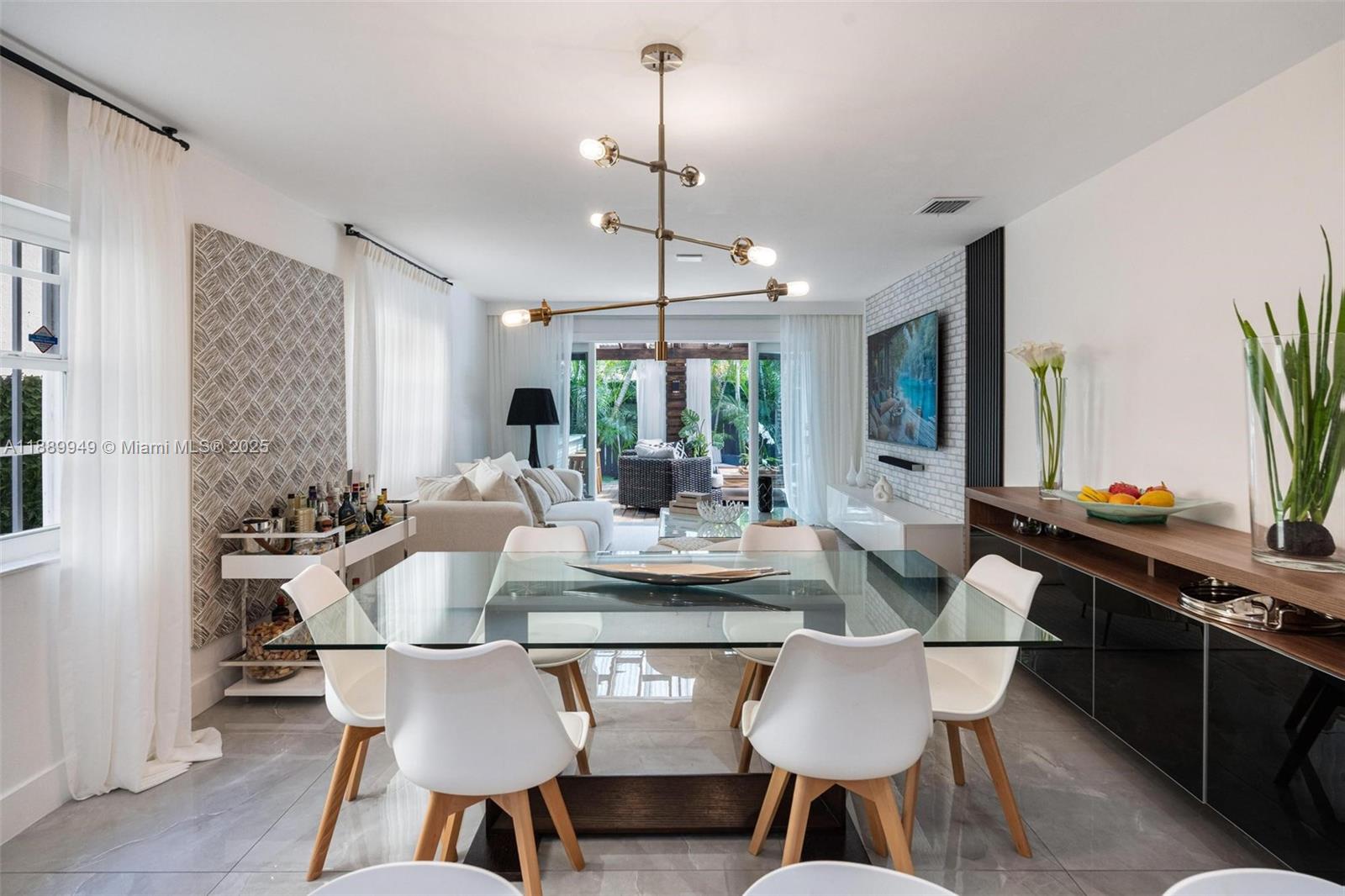 2752 SW 11th St, Miami