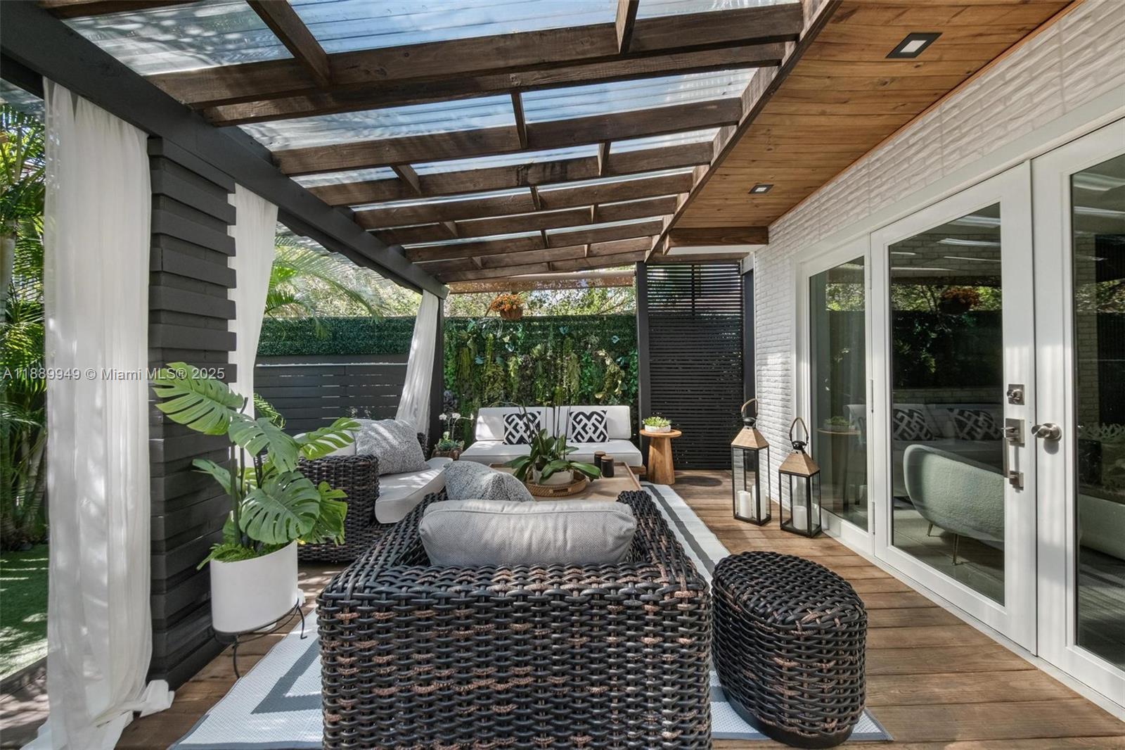 2752 SW 11th St, Miami