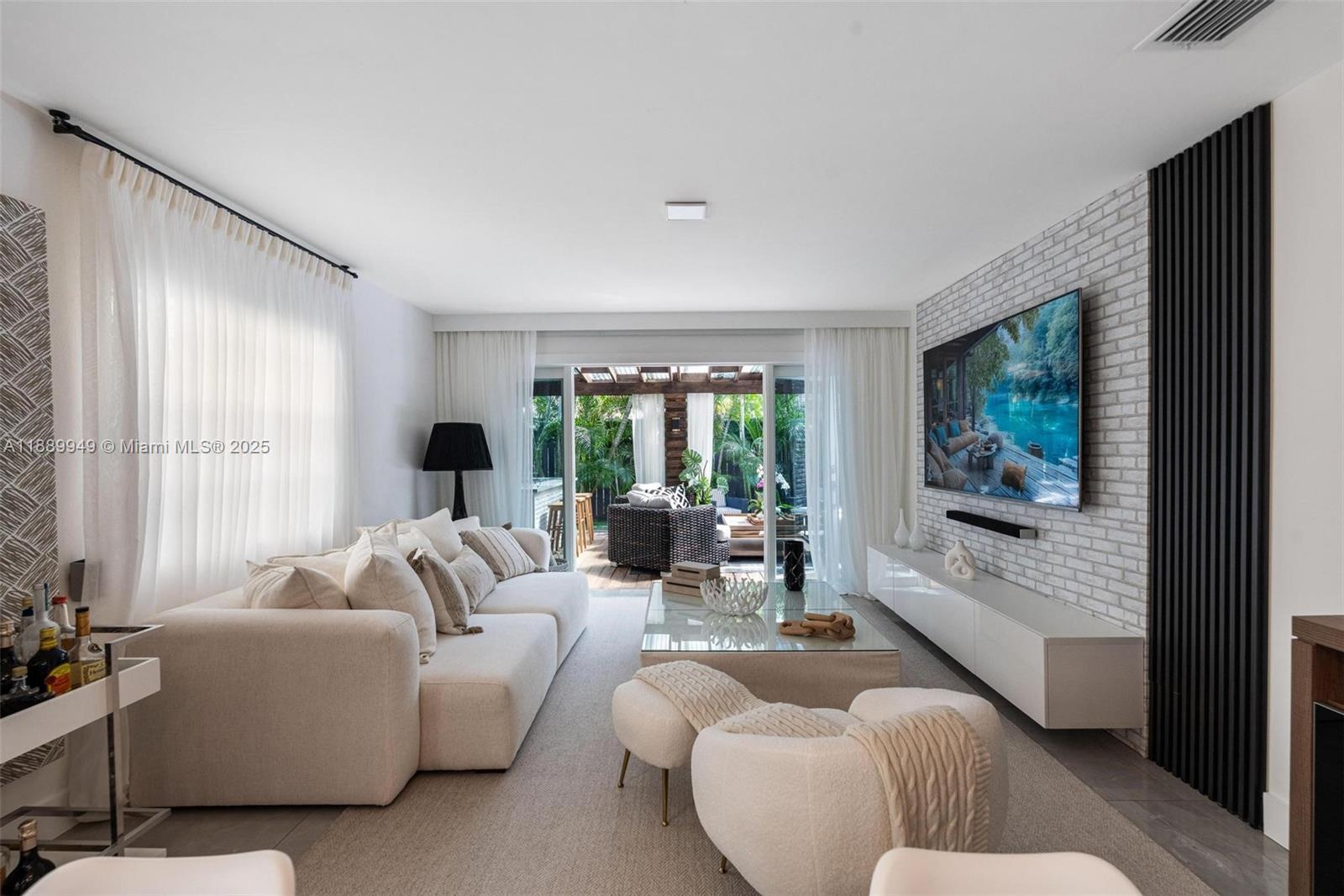 2752 SW 11th St, Miami