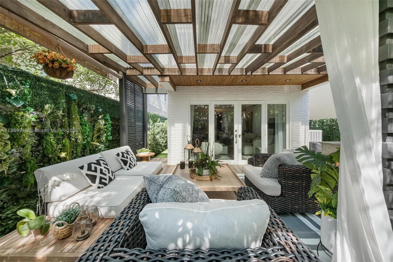 2752 SW 11th St, Miami