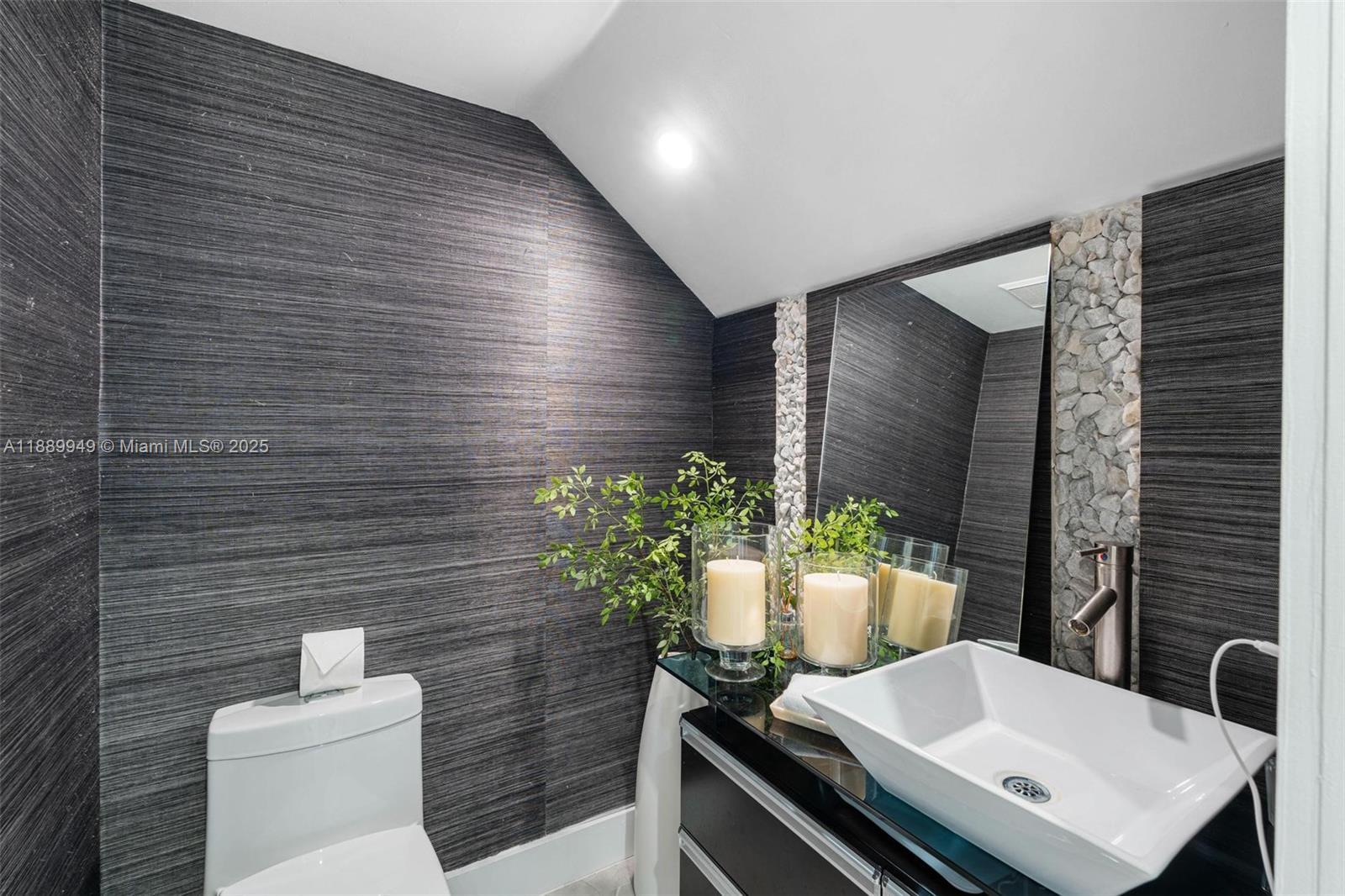 2752 SW 11th St, Miami