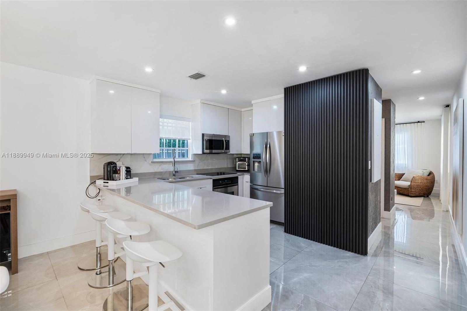 2752 SW 11th St, Miami