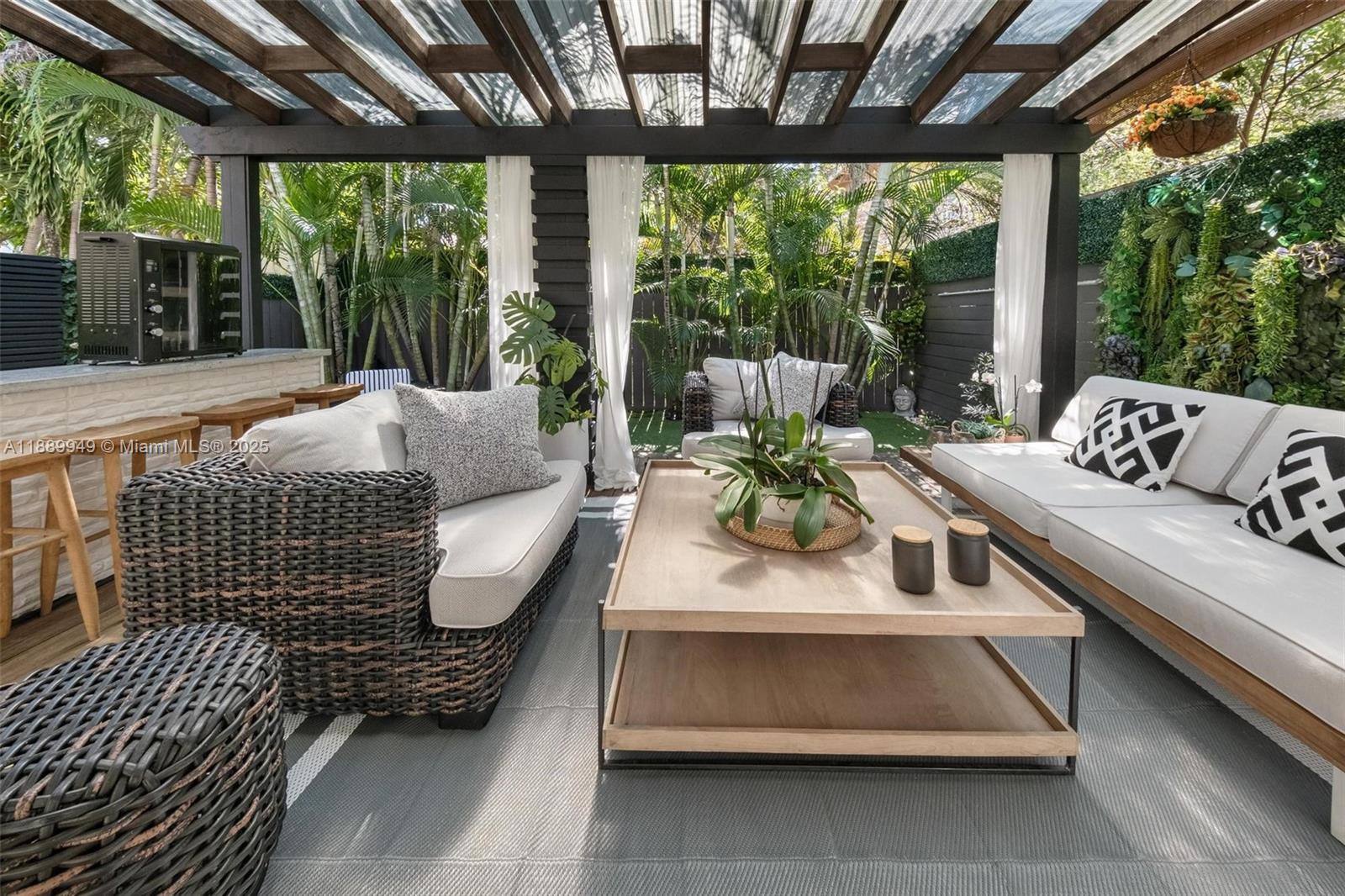 2752 SW 11th St, Miami