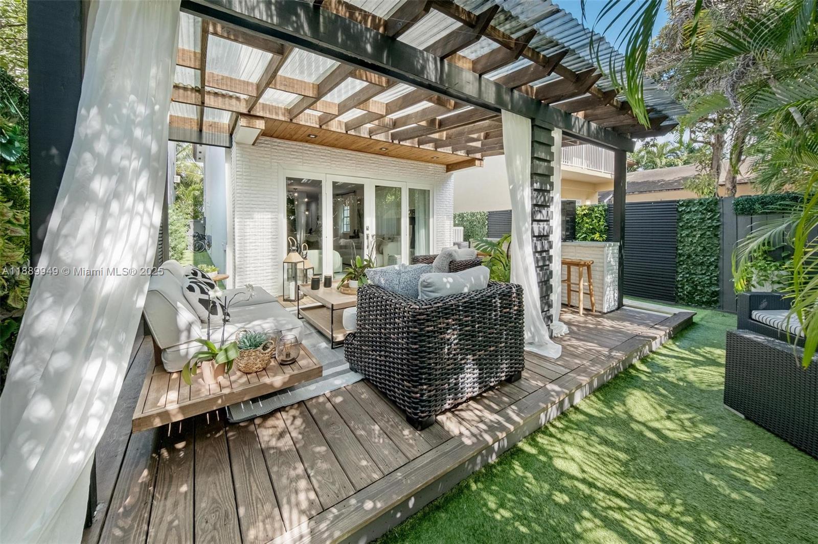 2752 SW 11th St, Miami