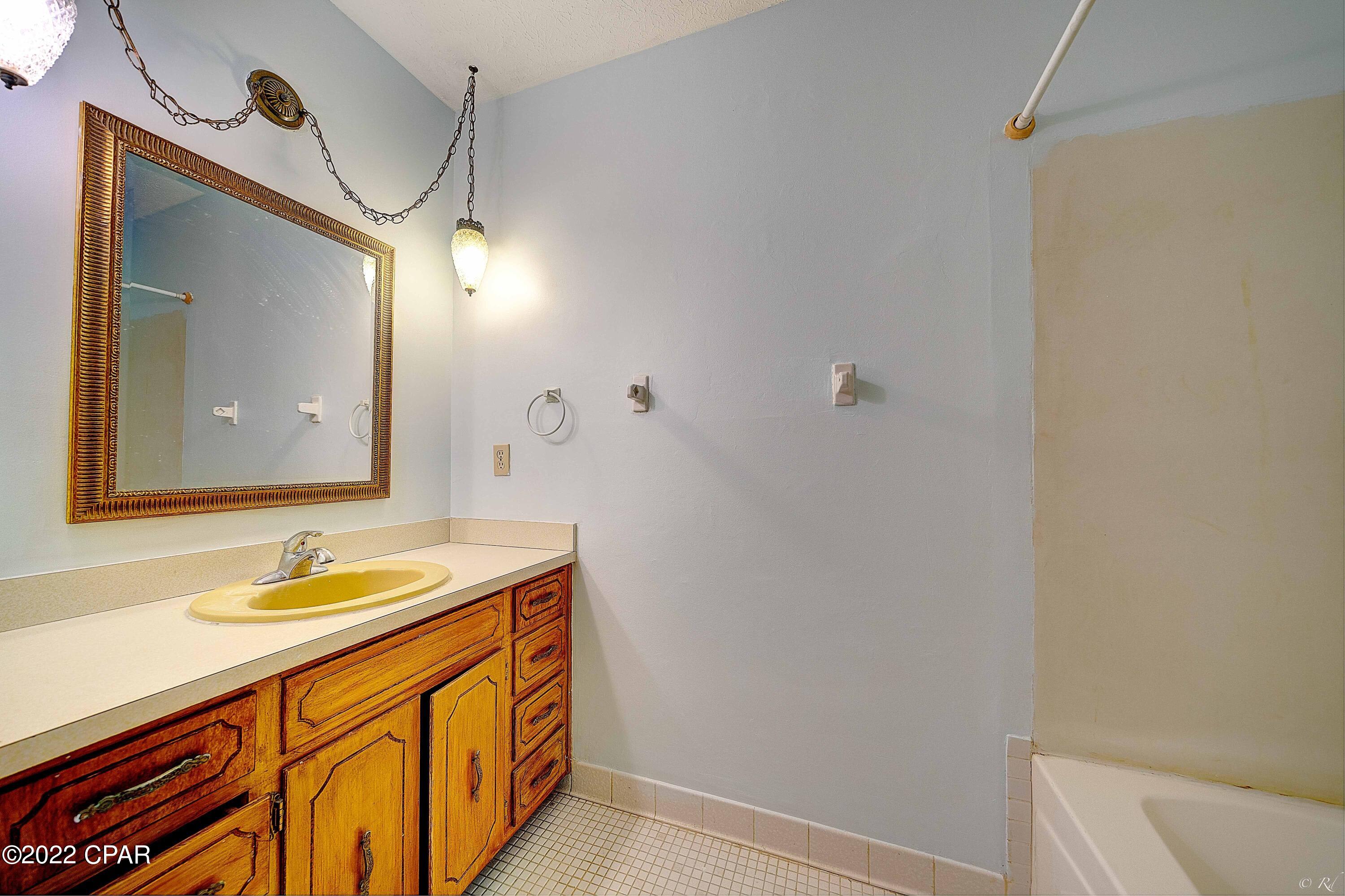 1931 W 23rd Court