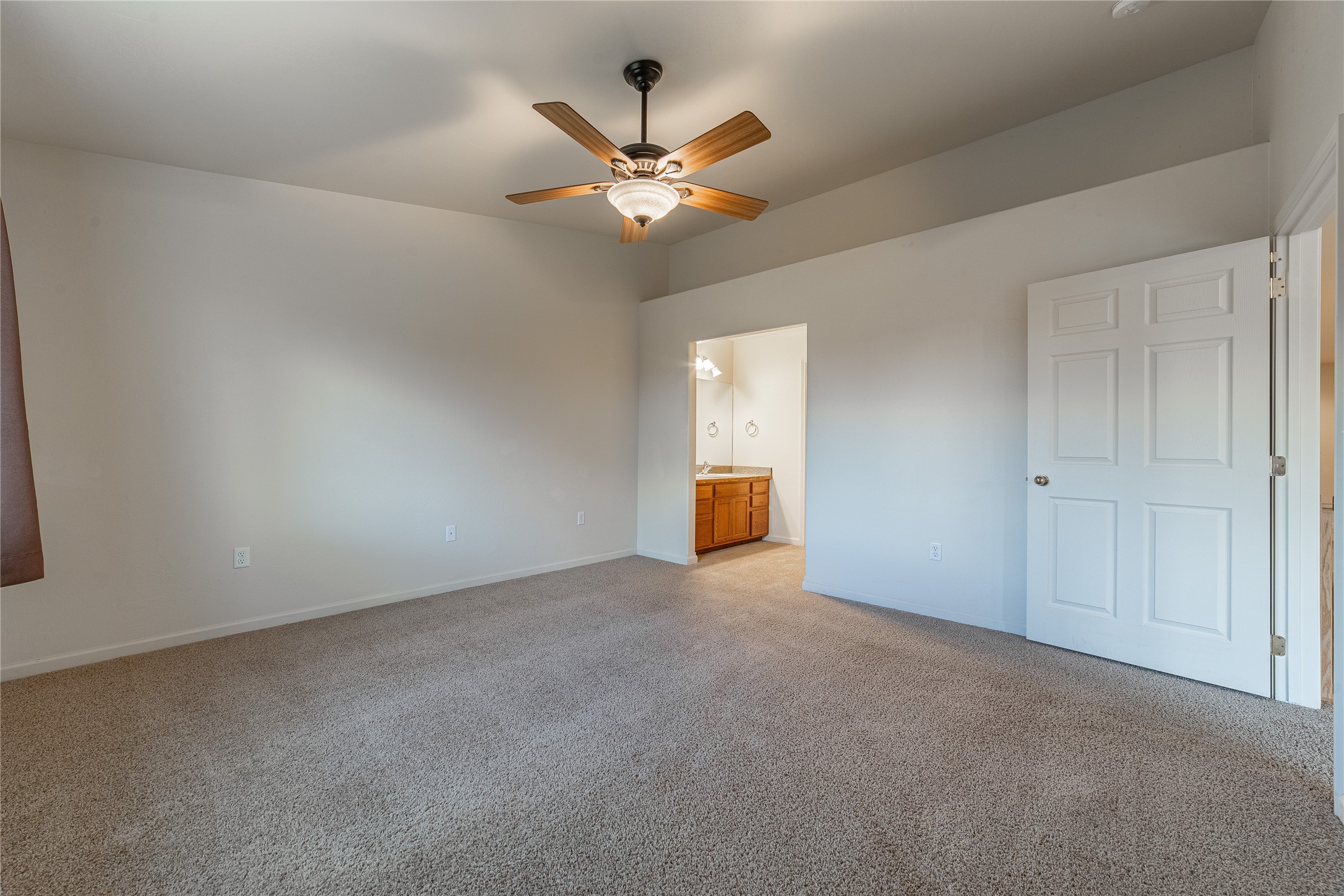 215 E Nicklaus Avenue