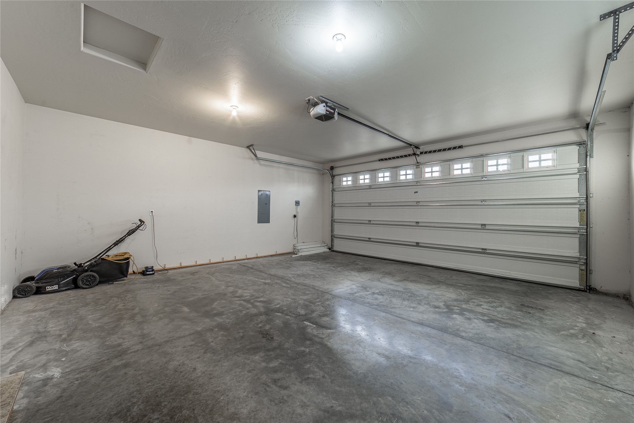 215 E Nicklaus Avenue