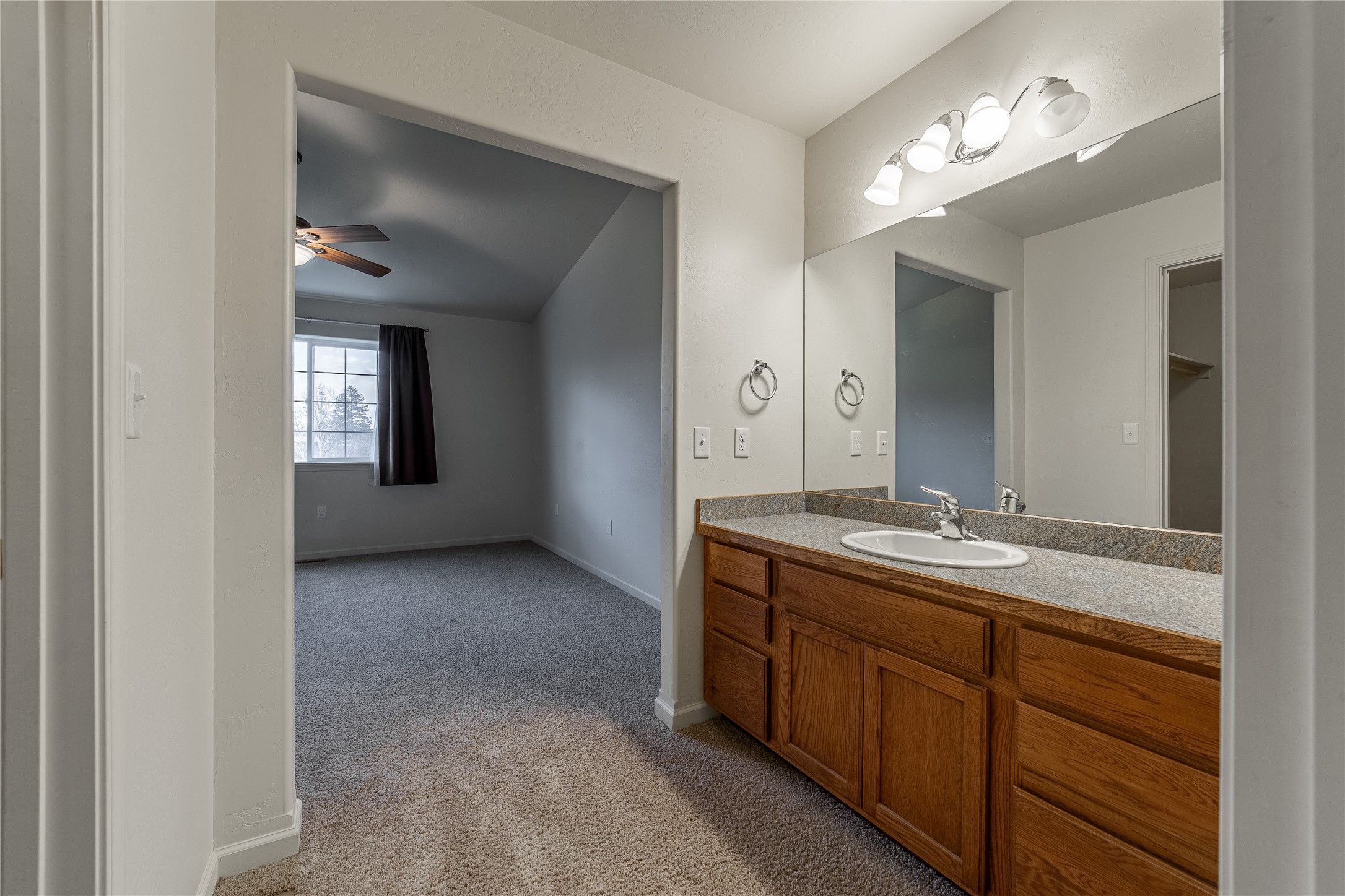 215 E Nicklaus Avenue