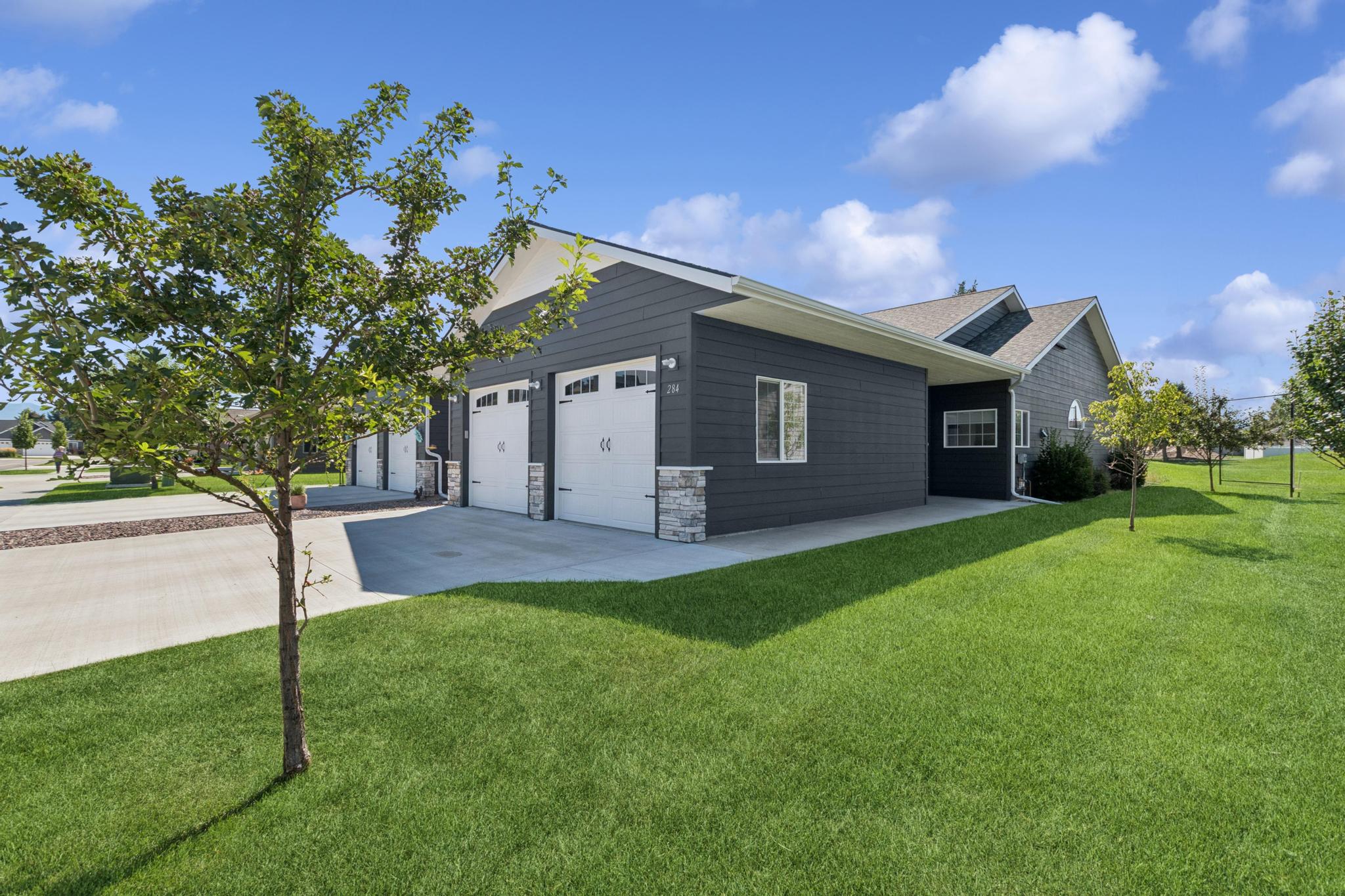 284 W Nicklaus Avenue