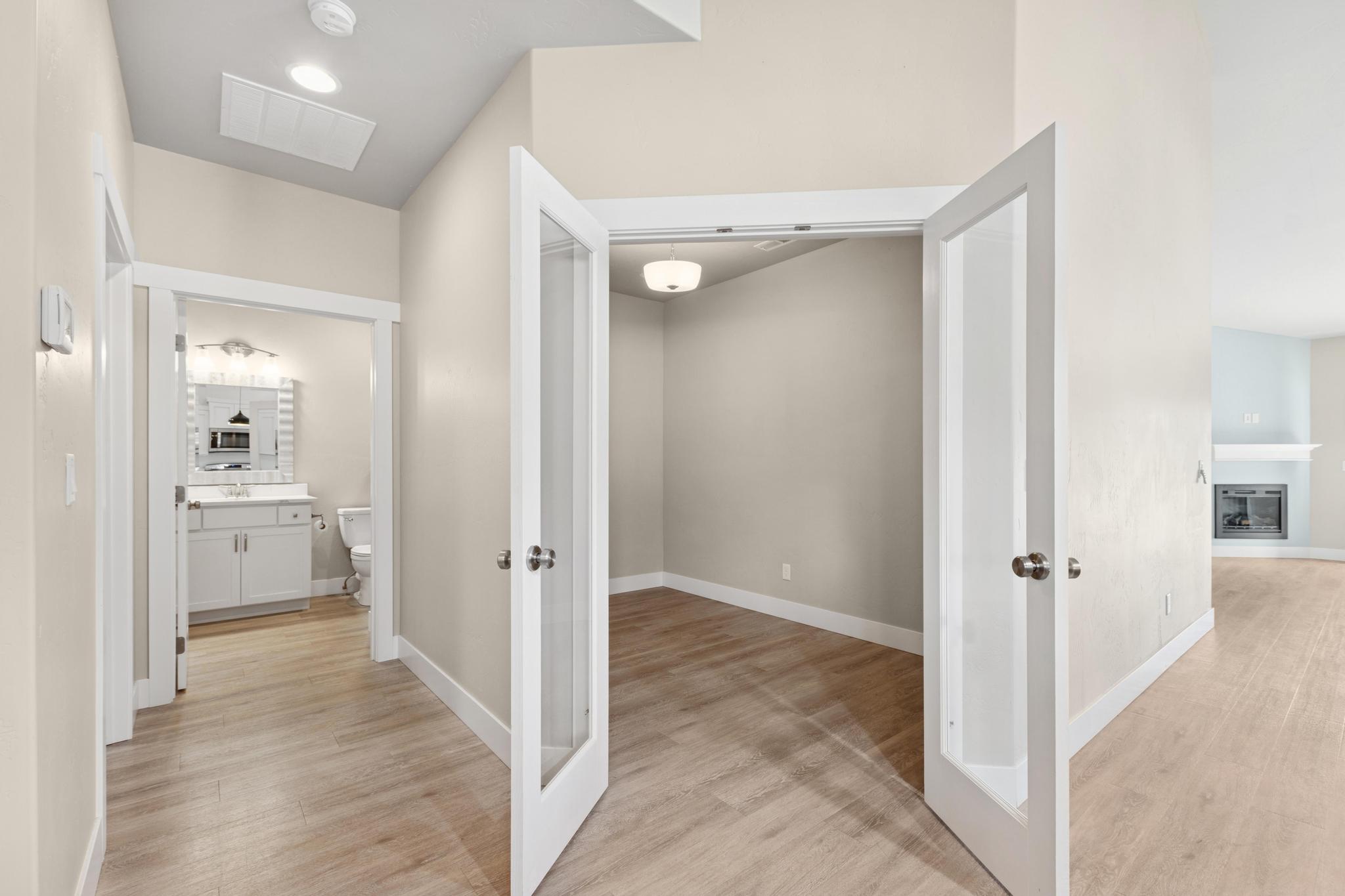 284 W Nicklaus Avenue