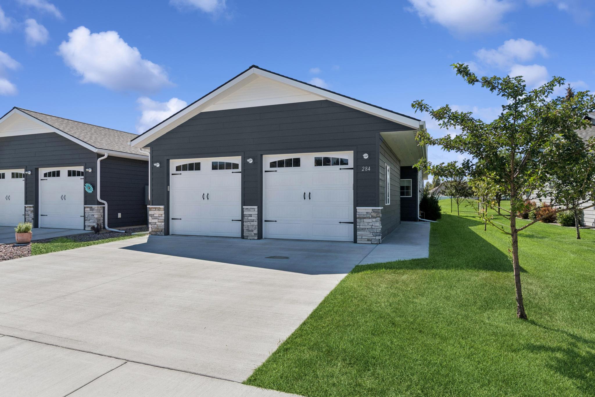 284 W Nicklaus Avenue