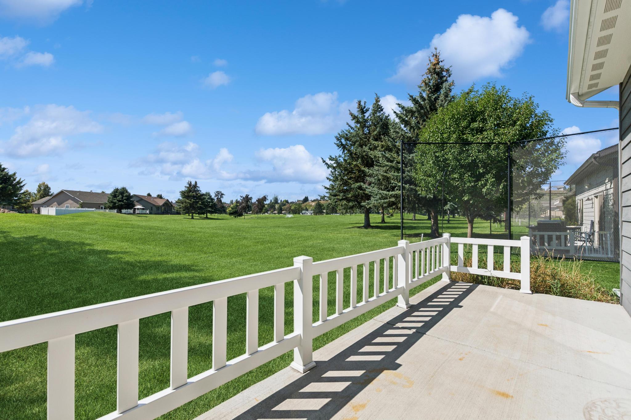 284 W Nicklaus Avenue