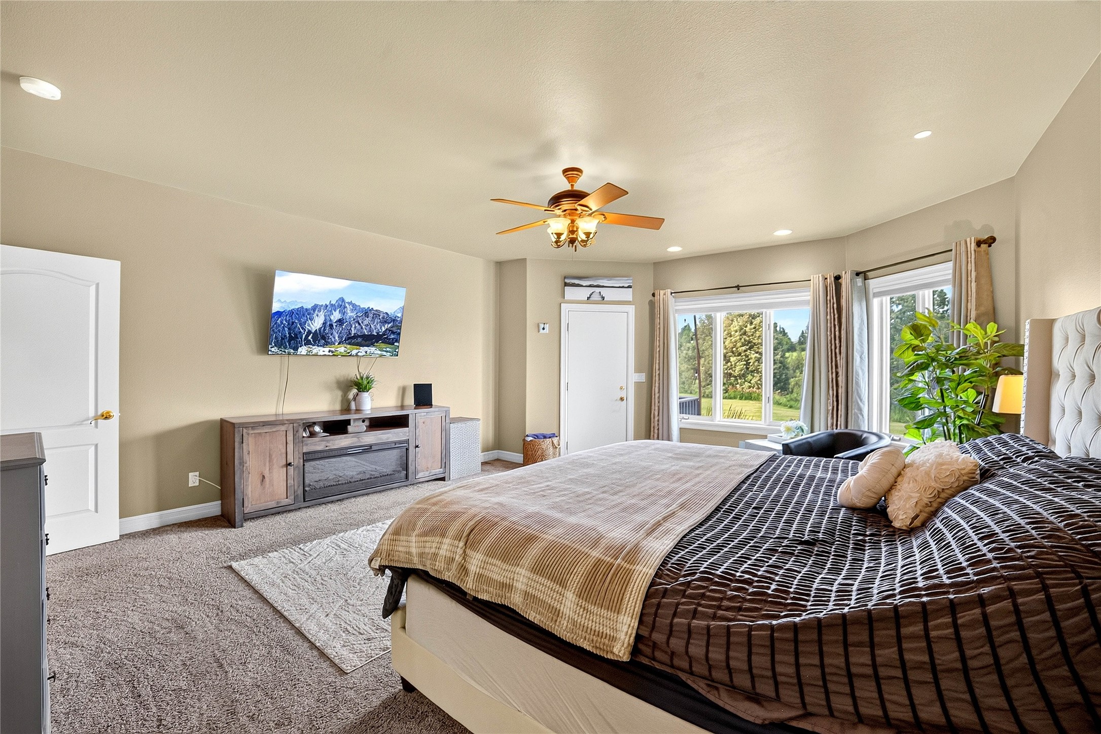 332 Stillwater Loop