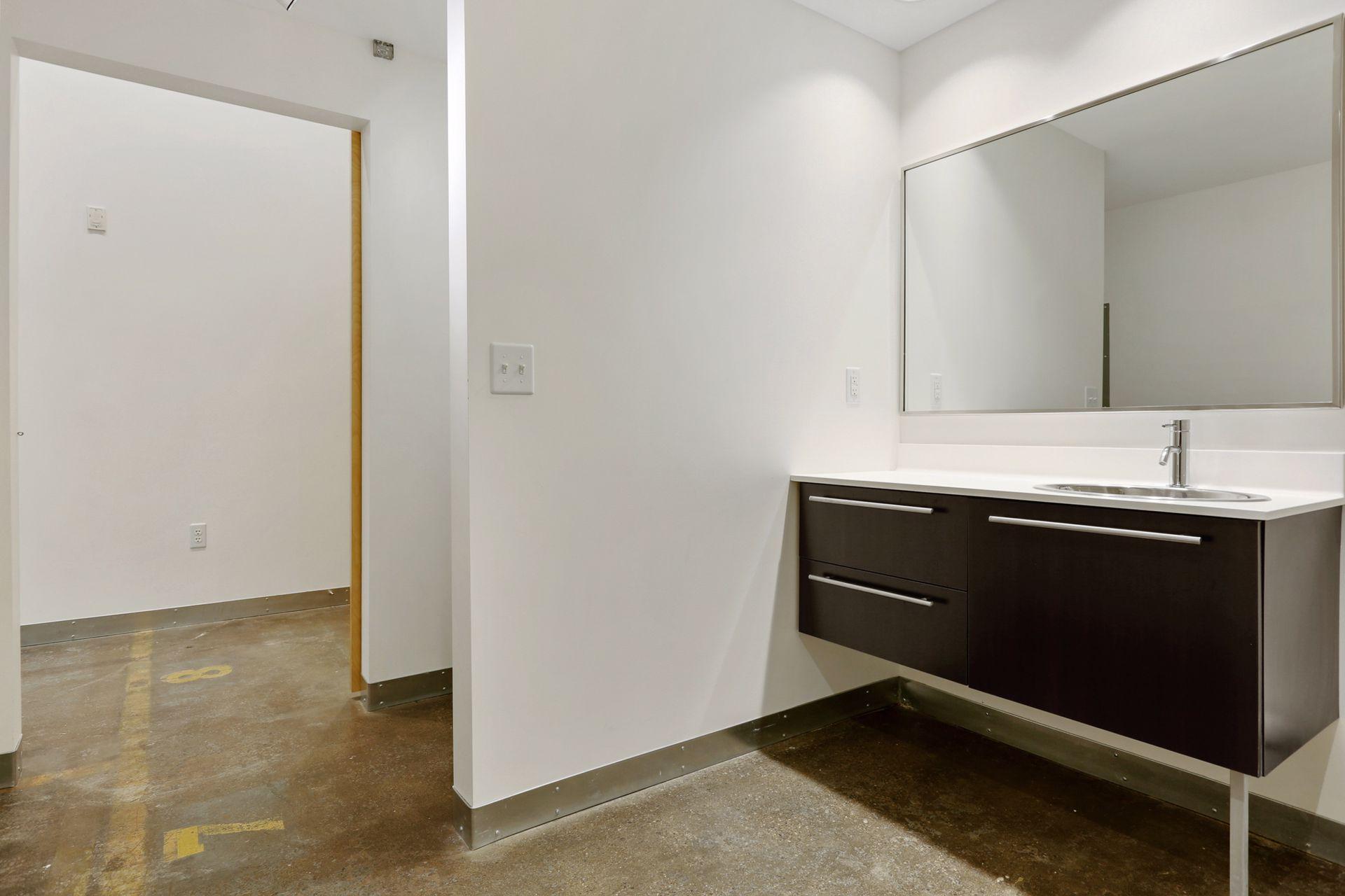 700 Washington Avenue N Unit: 207