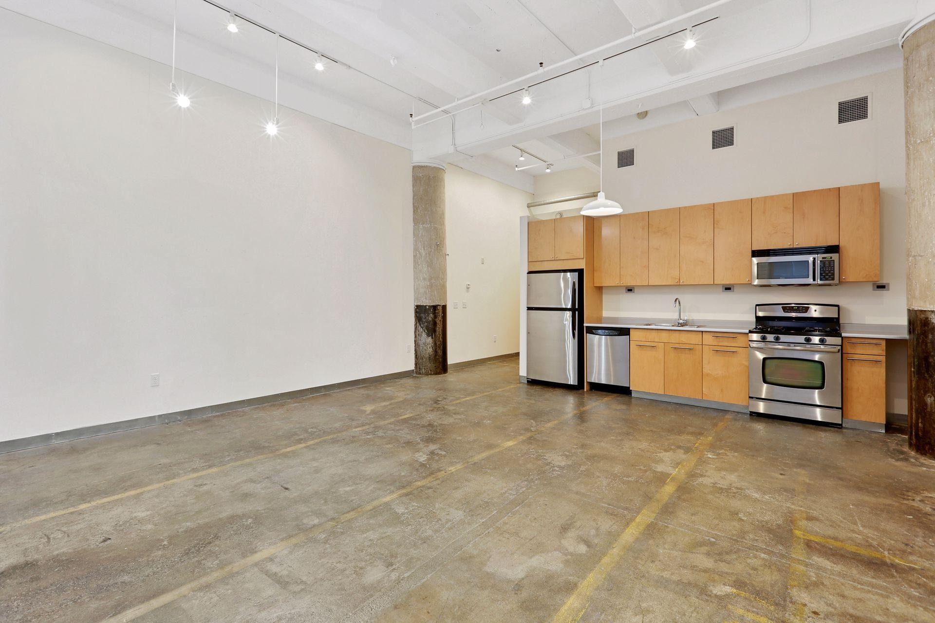 700 Washington Avenue N Unit: 207