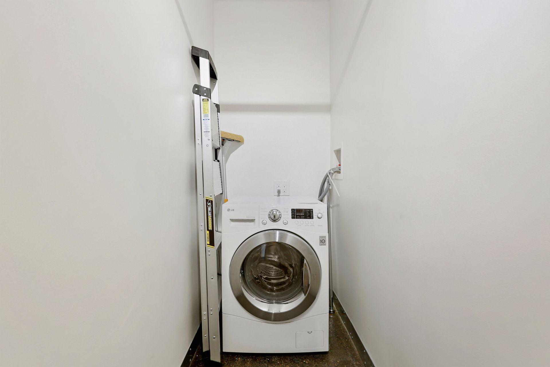 700 Washington Avenue N Unit: 207