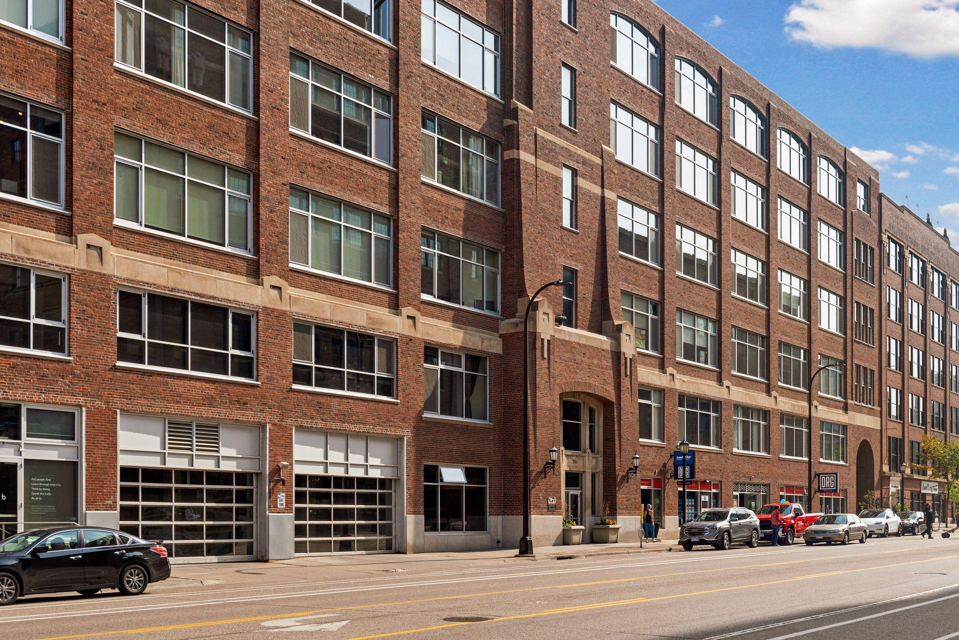 700 Washington Avenue N Unit: 207
