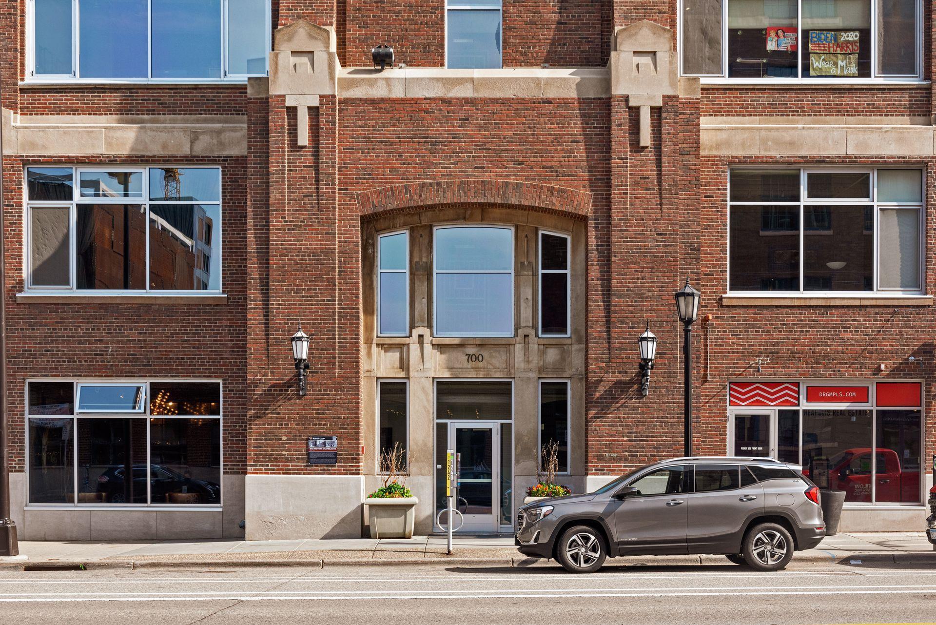700 Washington Avenue N Unit: 207