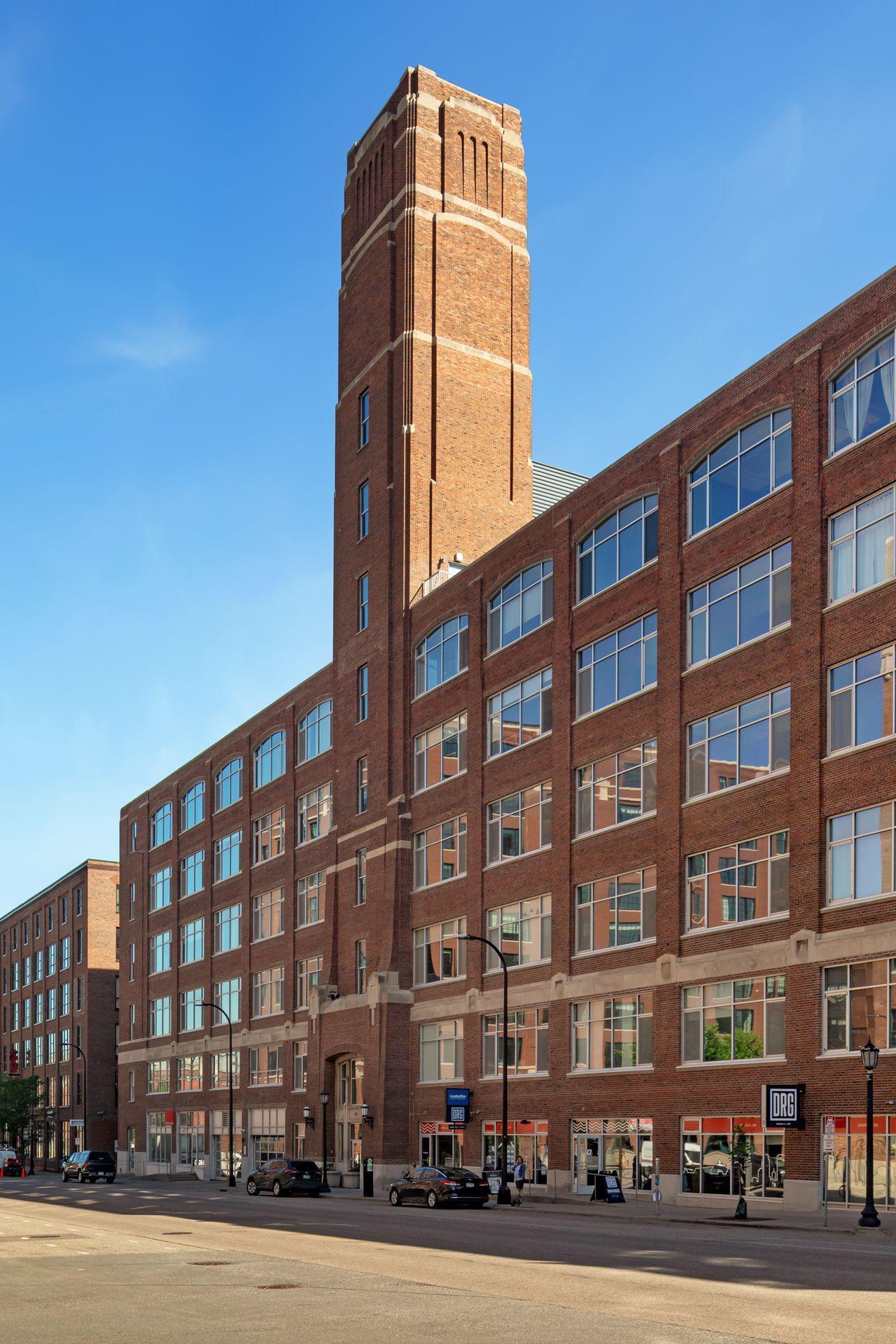 700 Washington Avenue N Unit: 207