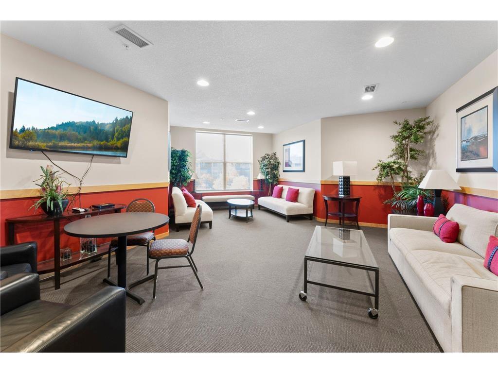 3640 Wooddale Avenue S Unit: 319