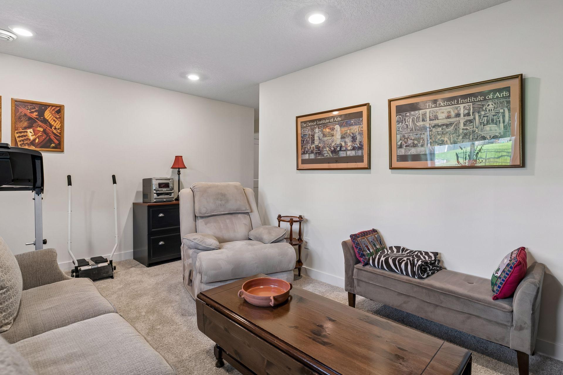 105 2nd Street SW