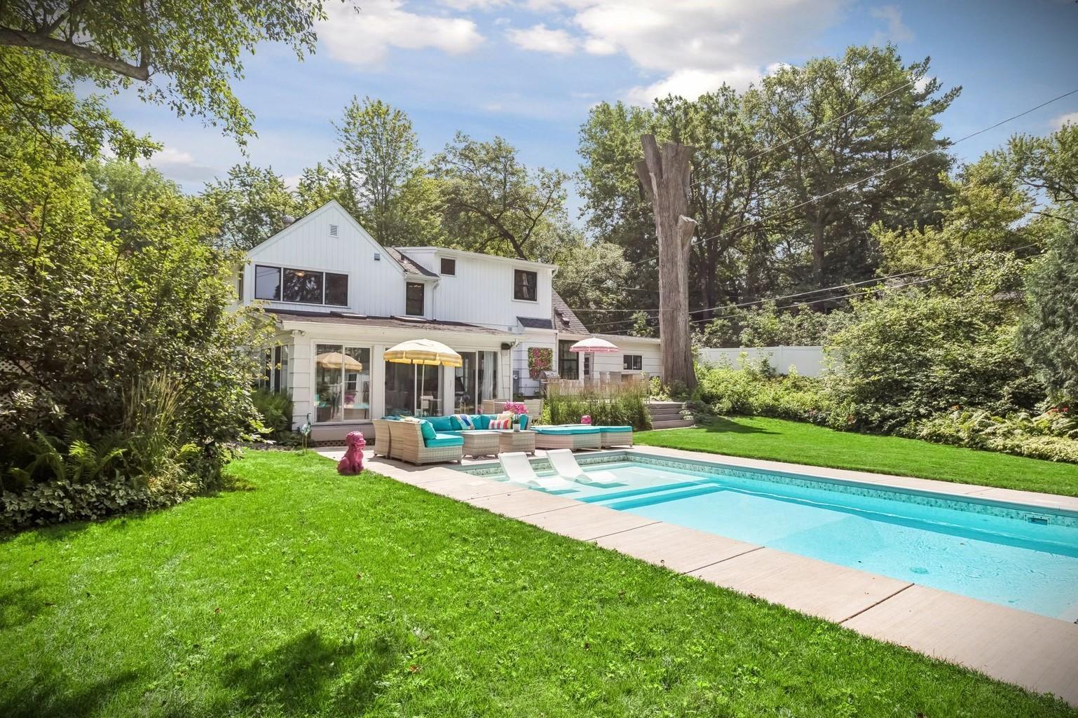 2320 Parklands Road