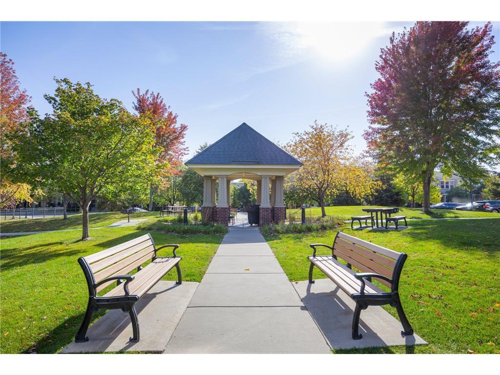 3640 Wooddale Avenue S Unit: 319