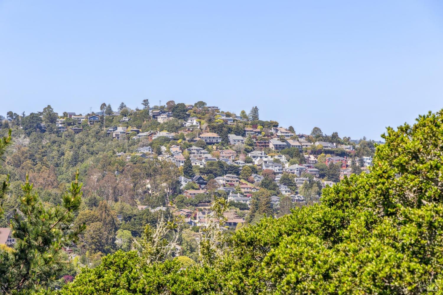 Expansive Home with Tranquility & Views!