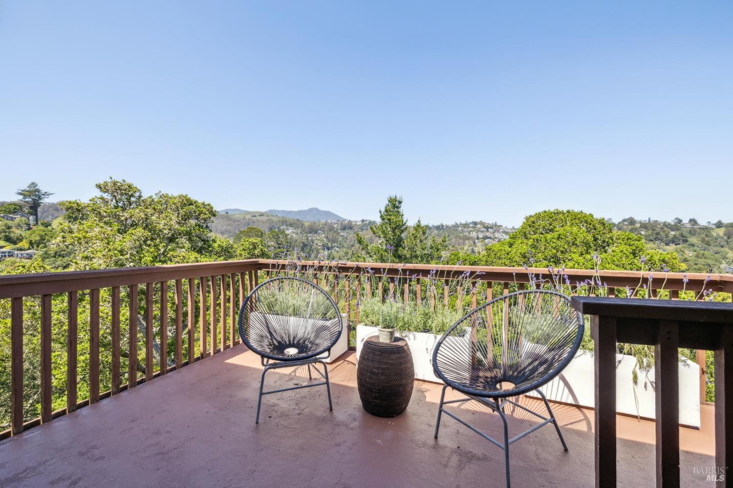 Expansive Home with Tranquility & Views!