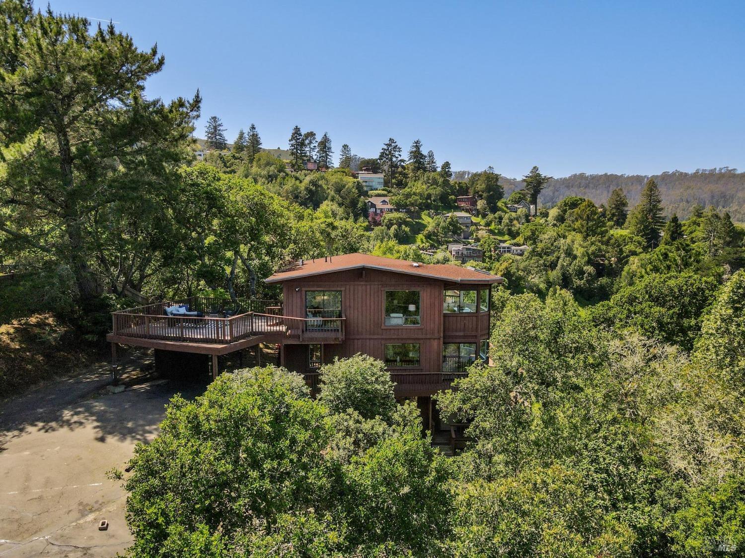 Expansive Home with Tranquility & Views!