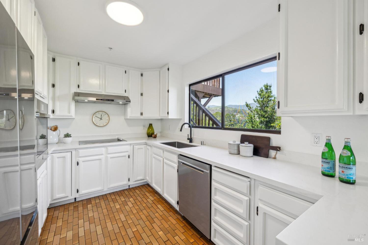 Expansive Home with Tranquility & Views!