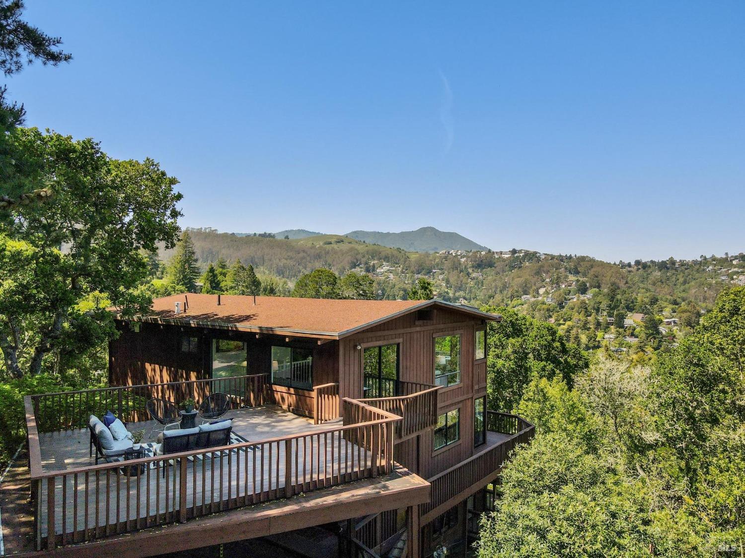 Expansive Home with Tranquility & Views!