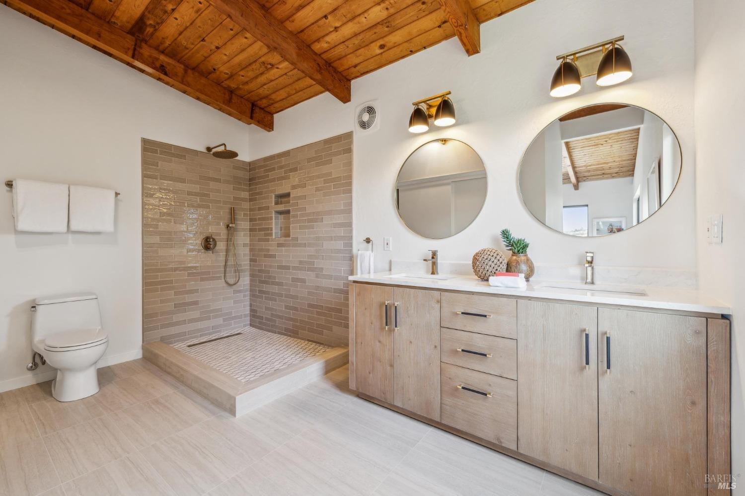 Expansive Home with Tranquility & Views!