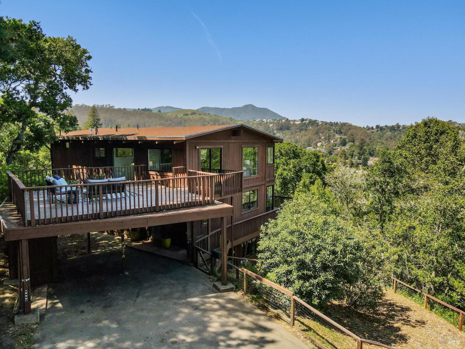 Expansive Home with Tranquility & Views!