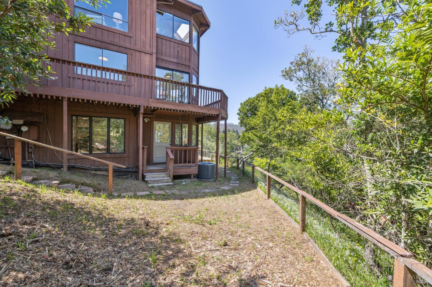 Expansive Home with Tranquility & Views!