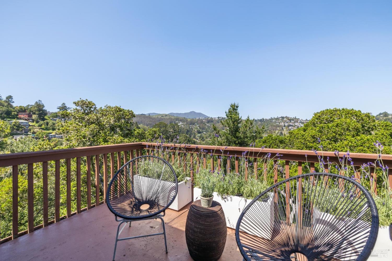 Expansive Home with Tranquility & Views!