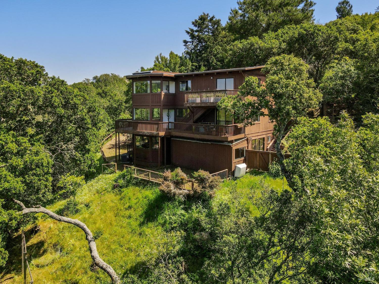 Expansive Home with Tranquility & Views!