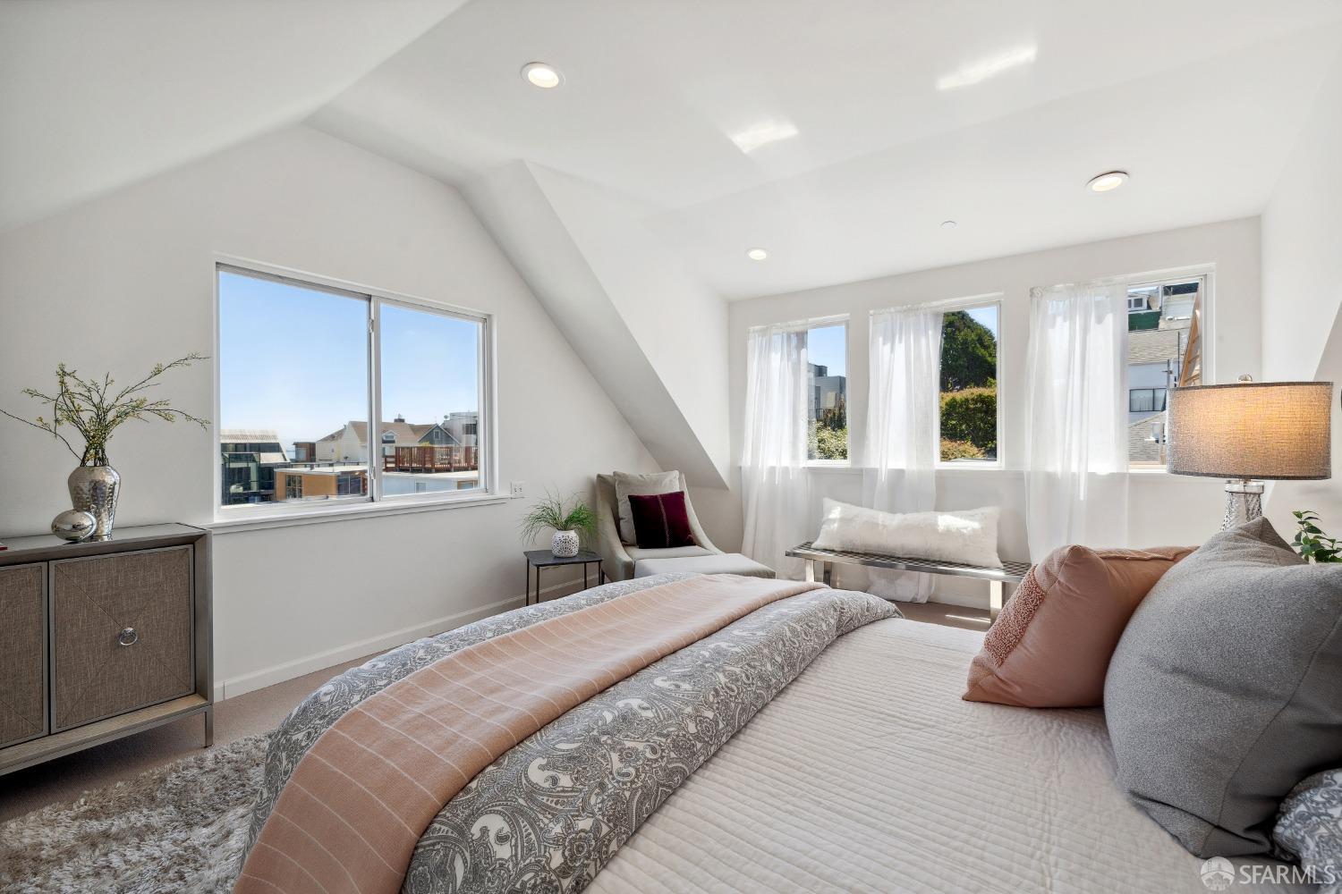 Stunning Top Floor Condo in Prime Potrero Hill Location!