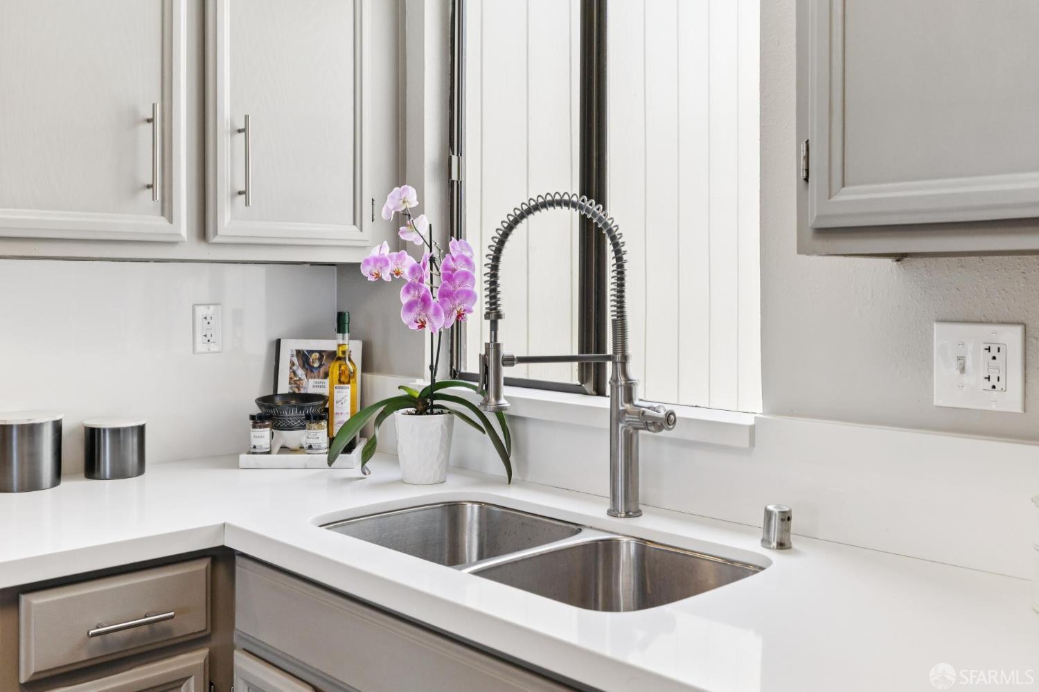 Stunning Remodeled Top Floor Condo w/ Hillside Views!