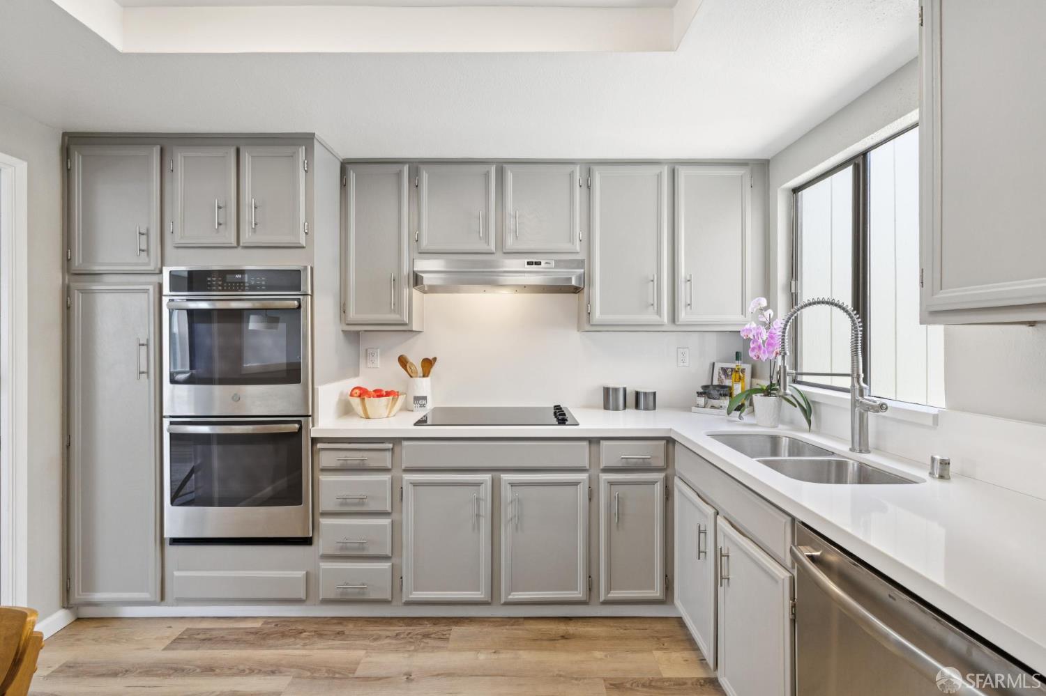 Stunning Remodeled Top Floor Condo w/ Hillside Views!