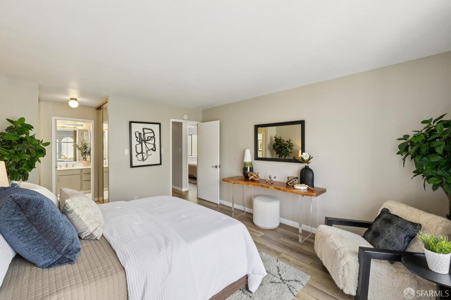 Stunning Remodeled Top Floor Condo w/ Hillside Views!