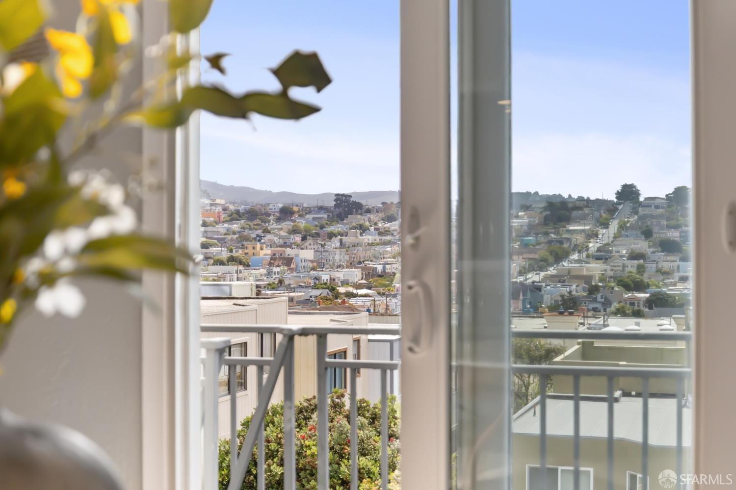 Stunning Remodeled Top Floor Condo w/ Hillside Views!