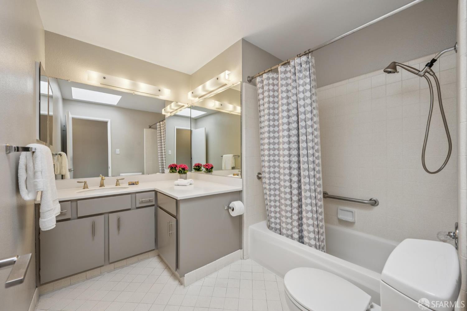 Stunning Remodeled Top Floor Condo w/ Hillside Views!