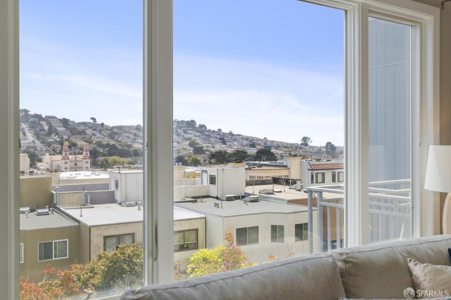 Stunning Remodeled Top Floor Condo w/ Hillside Views!