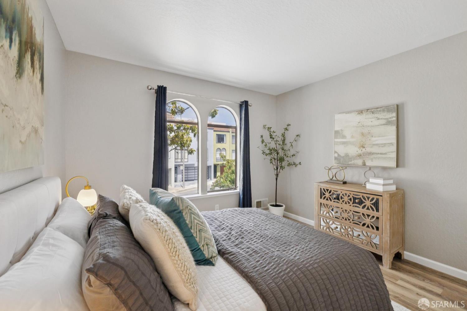 Stunning Remodeled Top Floor Condo w/ Hillside Views!