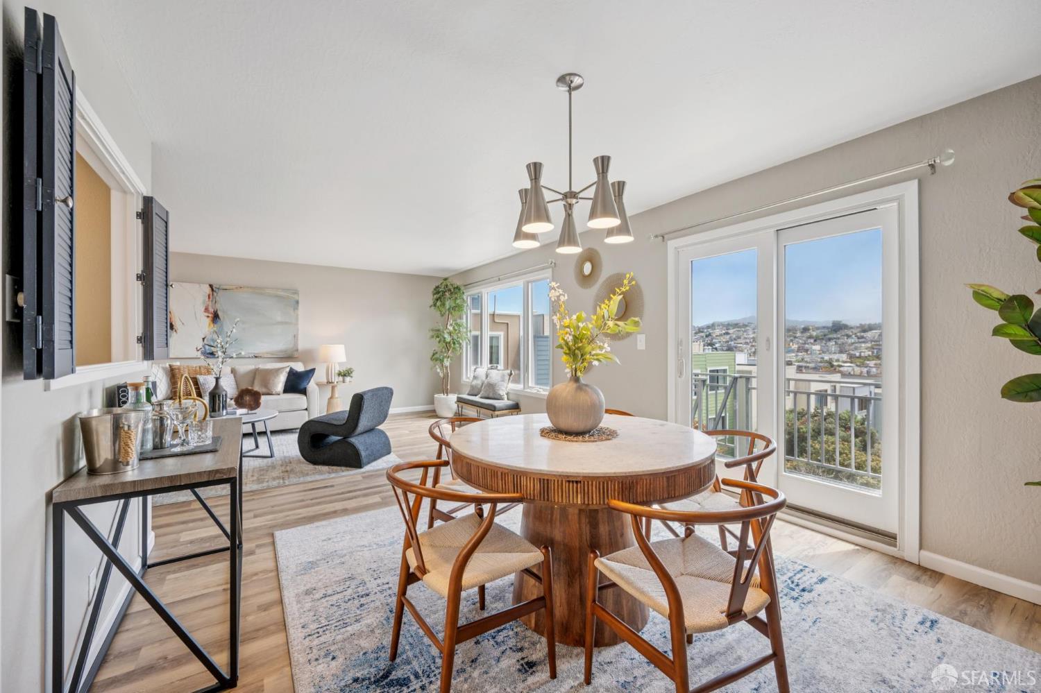 Stunning Remodeled Top Floor Condo w/ Hillside Views!