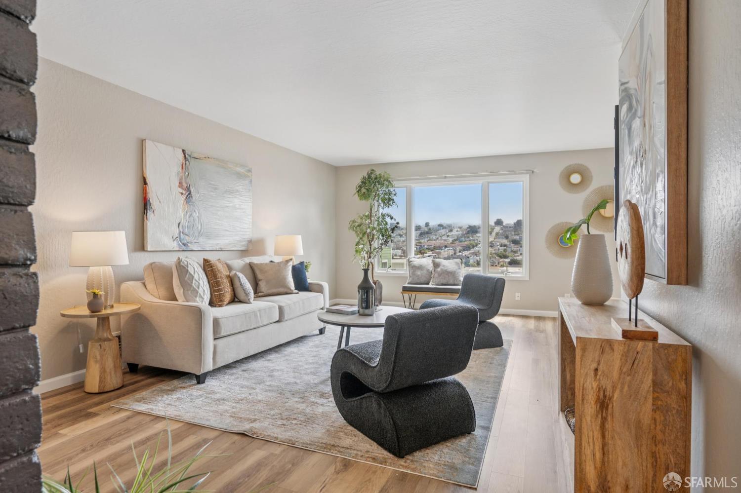 Stunning Remodeled Top Floor Condo w/ Hillside Views!