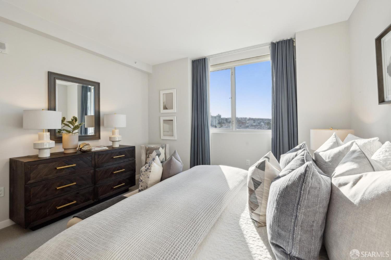 1501 Filbert Street Unit: PH7F
