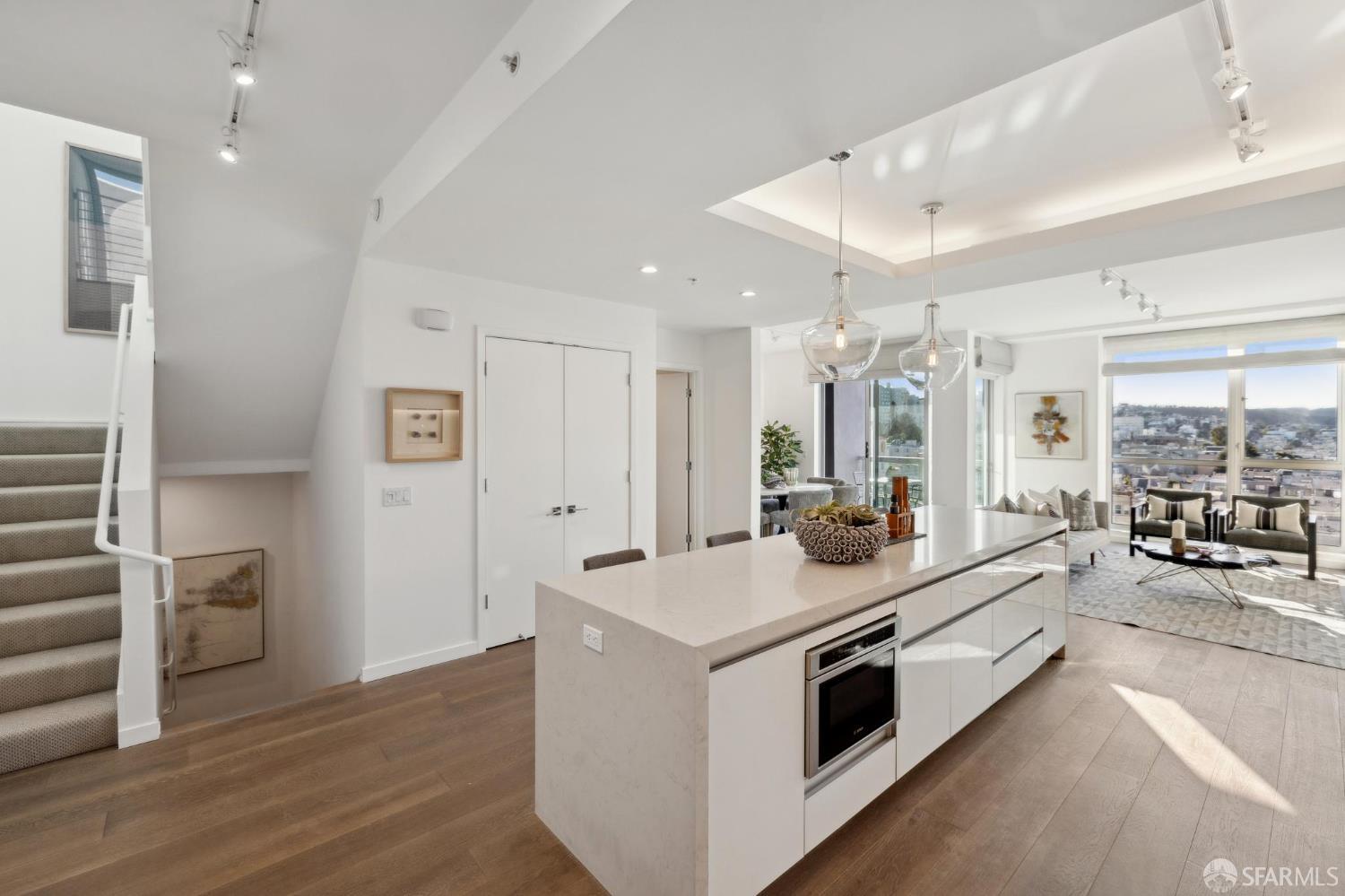 1501 Filbert Street Unit: PH7F
